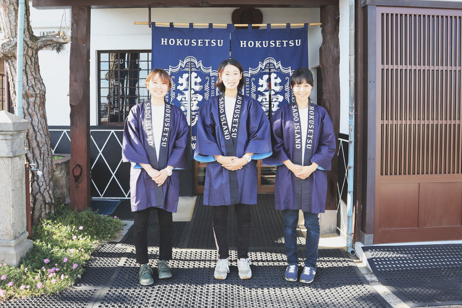 北雪酒造の女性向け　日本酒「美水月（みずき）」を造った　３人の女性蔵人。