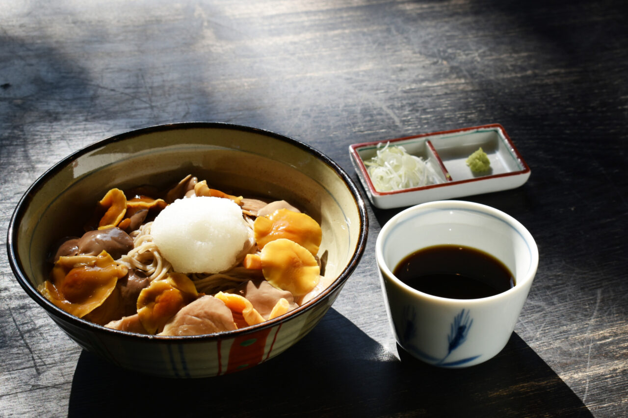 ス*o様 蕎麦打ちセット 手打そば 鬼七】ふと思い出すおいしさ。隠れ名物・きのこおろしそば