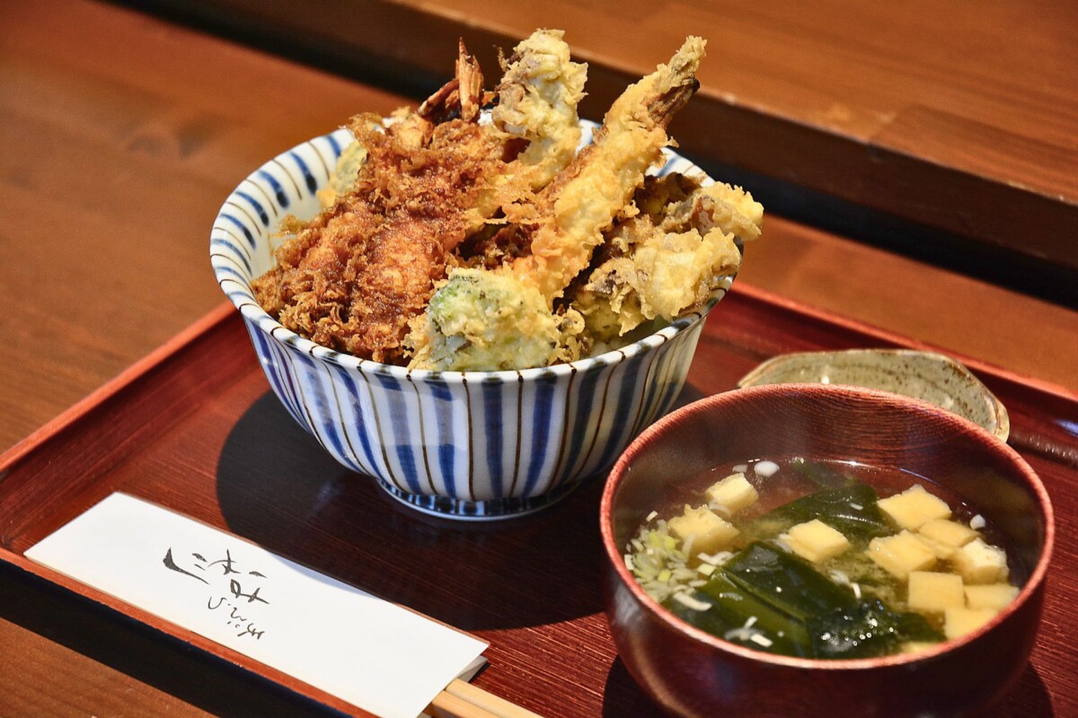 【天ぷら はせ川】季節の魚介や野菜の天ぷらで“旬”を味わう。油と食材が決め手の江戸前天ぷらのお店