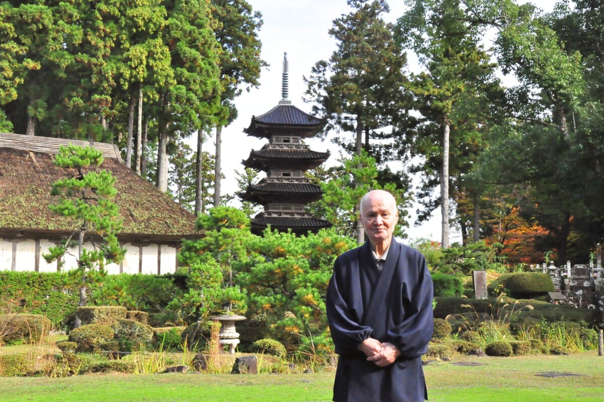 新潟唯一の五重塔が　そびえる佐渡の妙宣寺。　お寺を誰もが集える　心の拠りどころへ