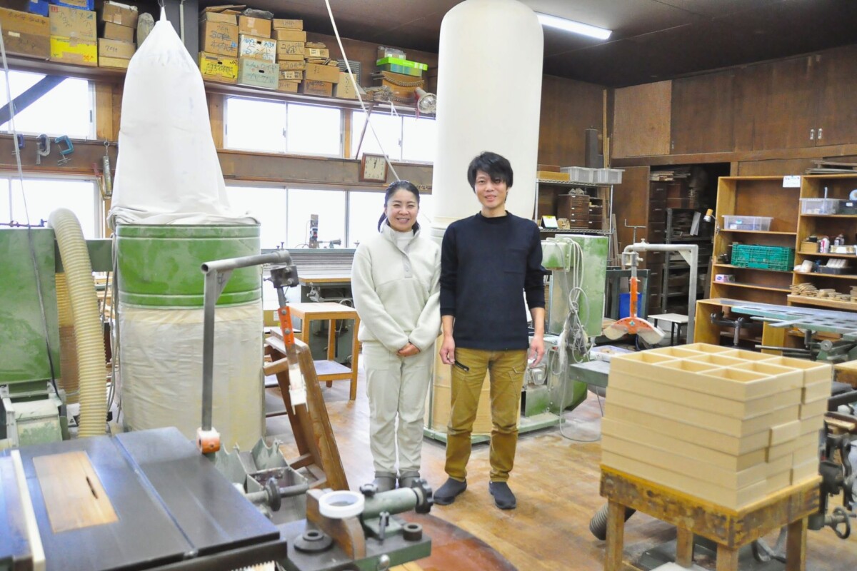 手仕事の場から拠り所へ。　仏壇店の三代目夫妻が繋ぐ　感謝と祈りのものづくり