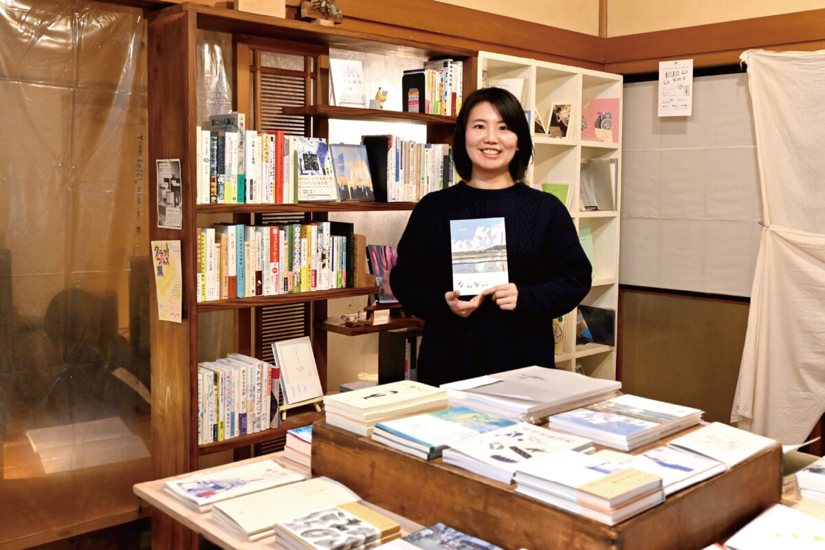言葉に出合い、つくる場所。　内野のまちに生まれた　小さな本屋「こんこん堂」